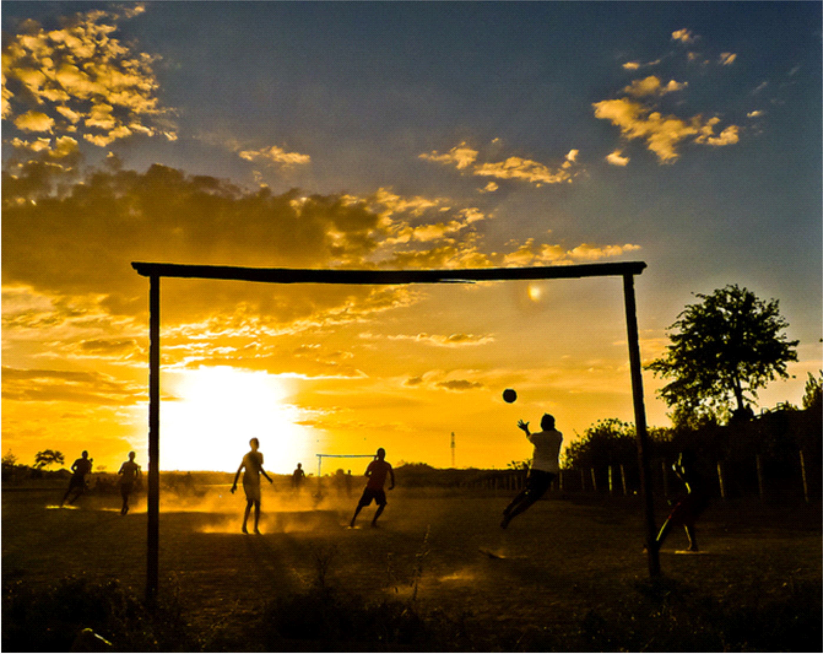 Futebol nosso de cada dia: é possível jogar bola e também ser um